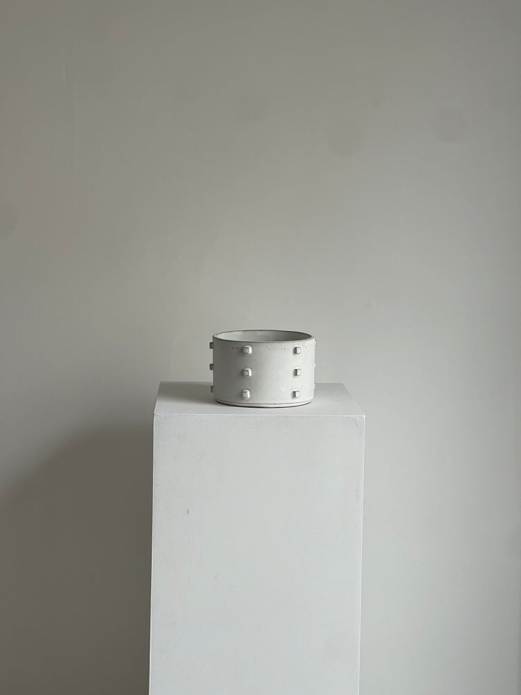 White Round Vessel