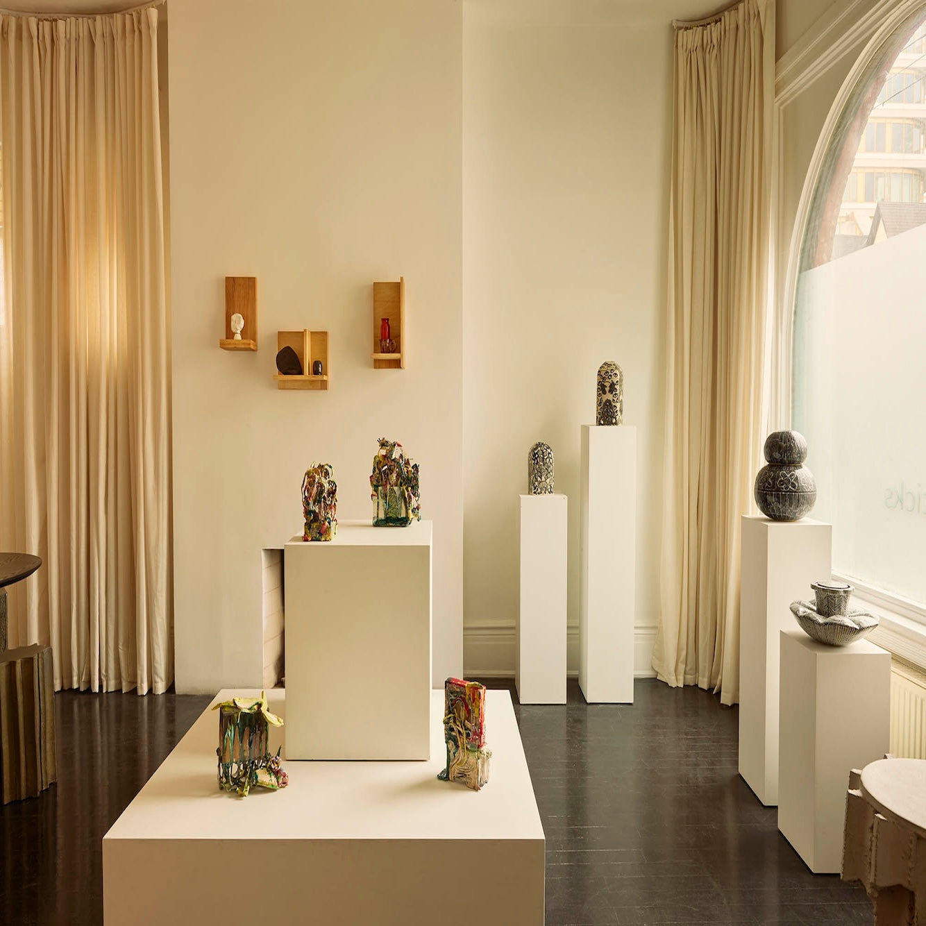 WHAT HOLDS: CERAMIC BOXES